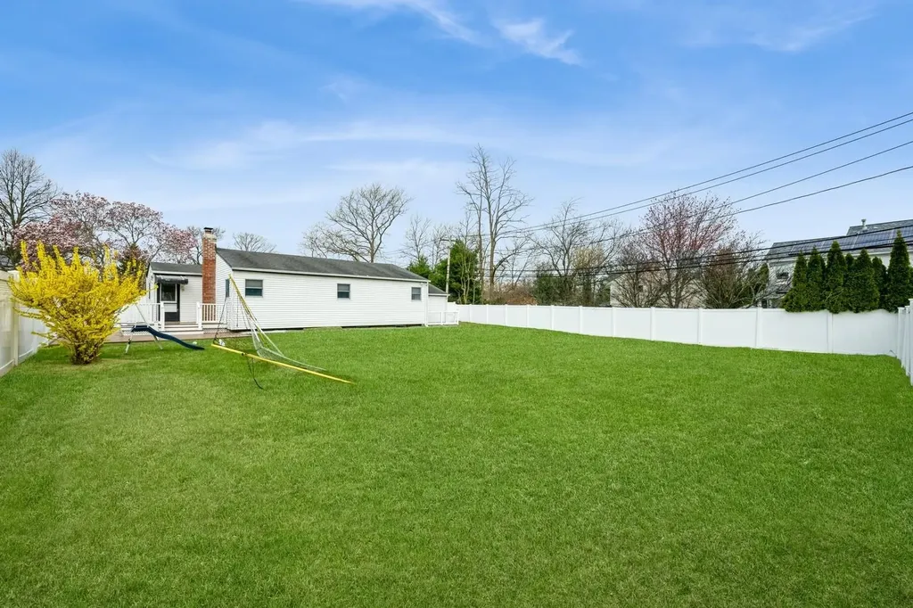 5 Crest Lane Commack NY 11725
