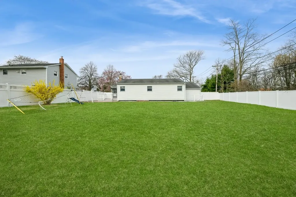 5 Crest Lane Commack NY 11725