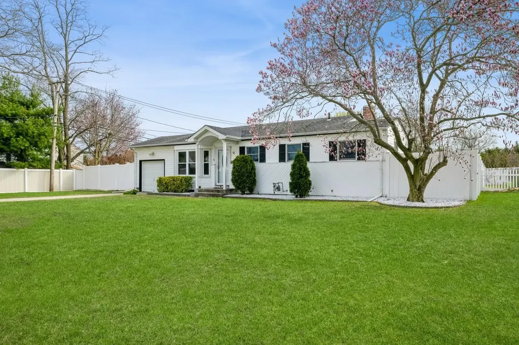 5 Crest Lane Commack NY 11725