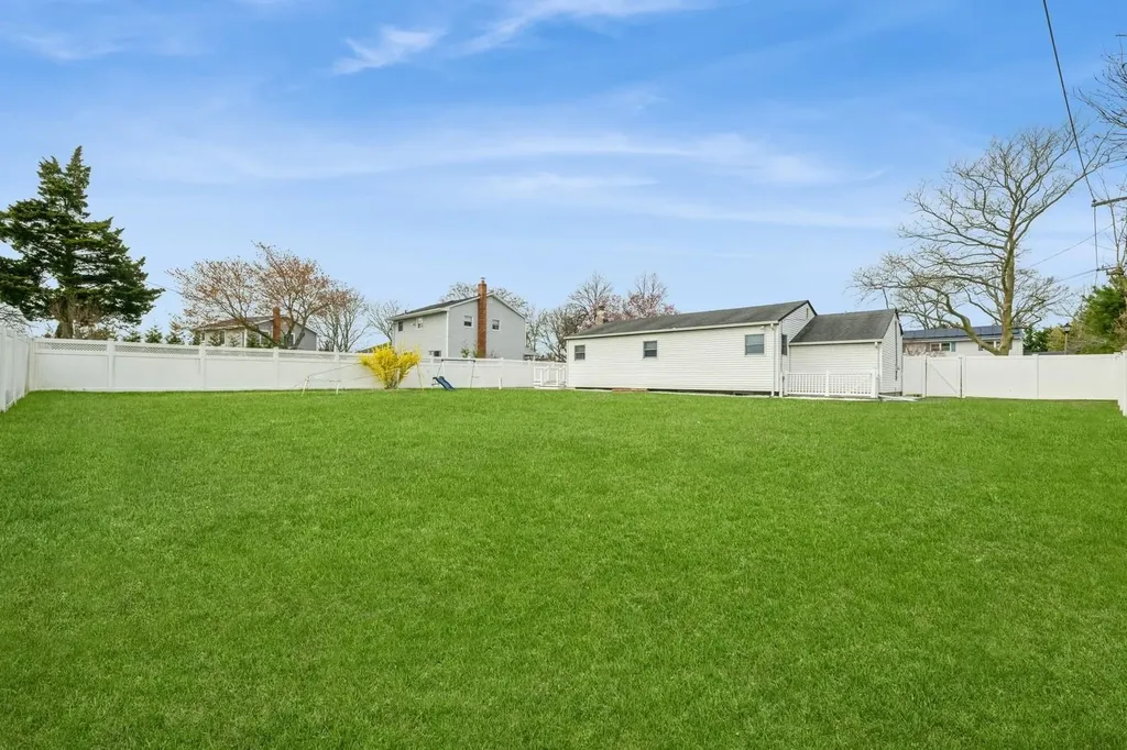 5 Crest Lane Commack NY 11725