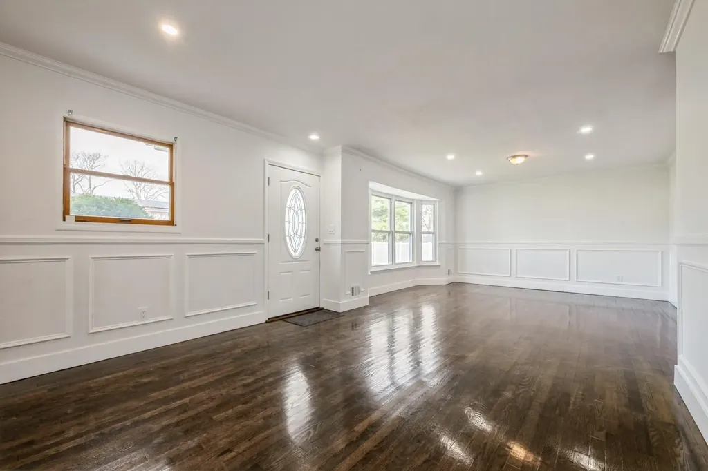 5 Crest Lane Commack NY 11725