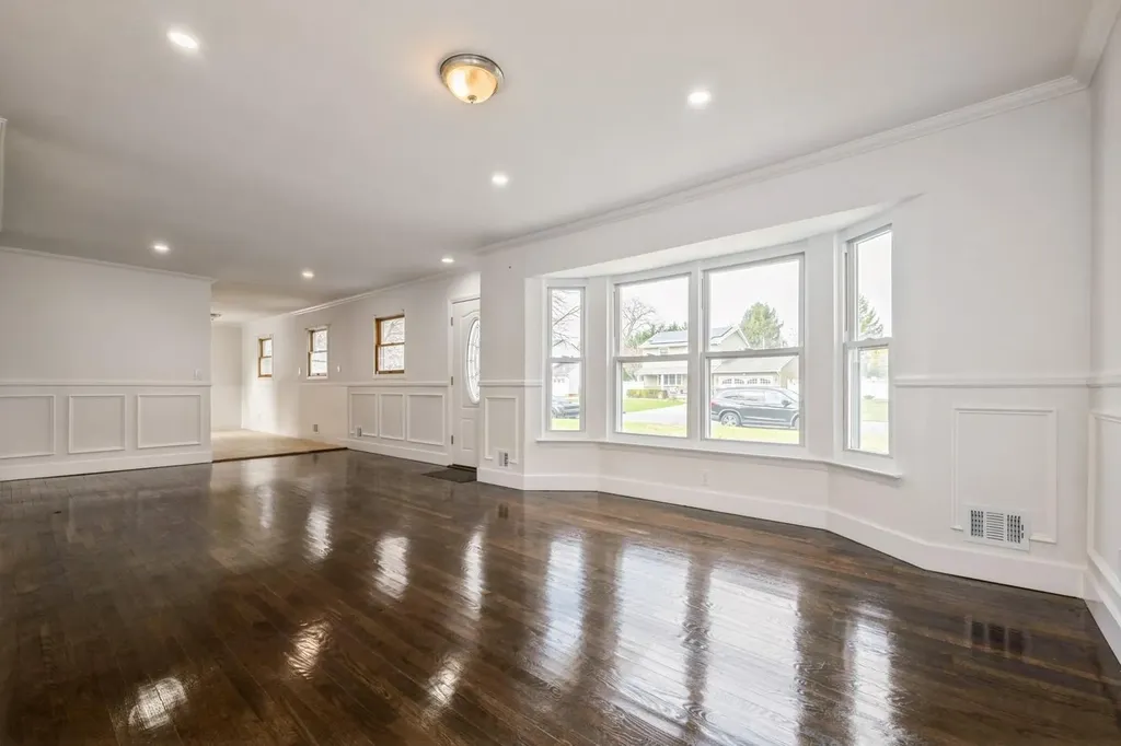 5 Crest Lane Commack NY 11725