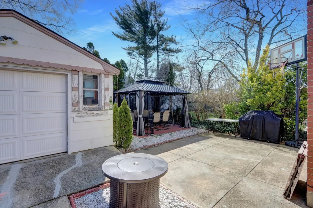 49 Mary Street Valley Stream NY 11580