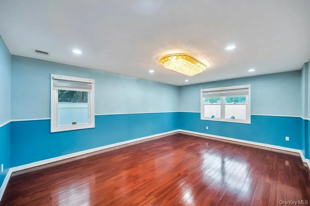 6 Garden Circle Syosset NY 11791