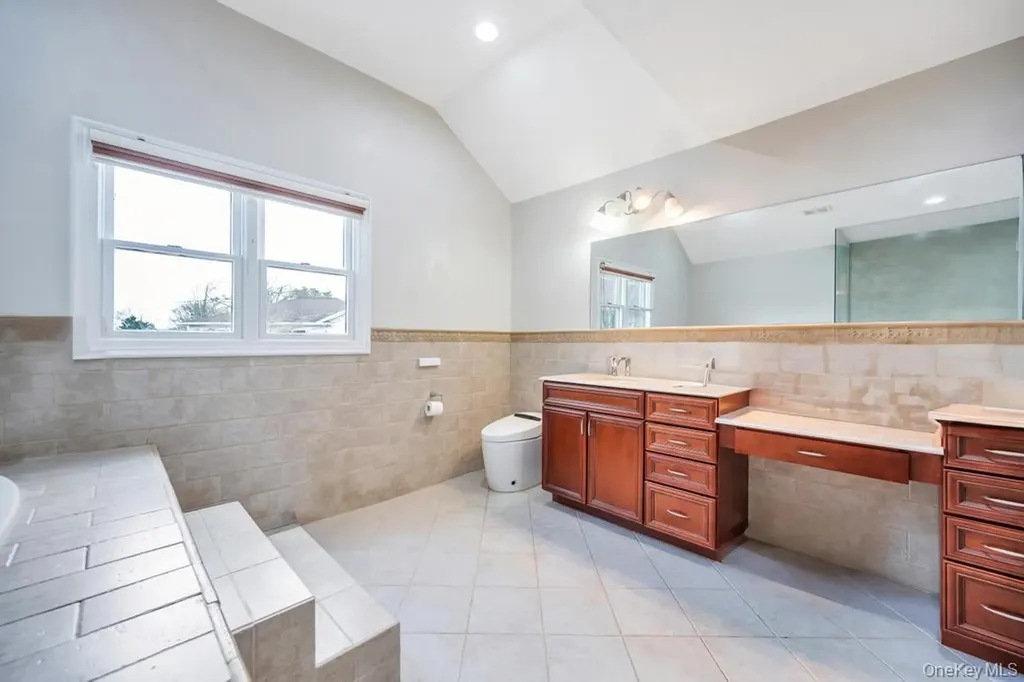 6 Garden Circle Syosset NY 11791
