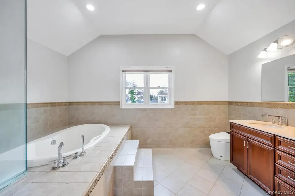 6 Garden Circle Syosset NY 11791