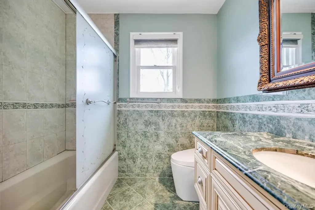 6 Garden Circle Syosset NY 11791