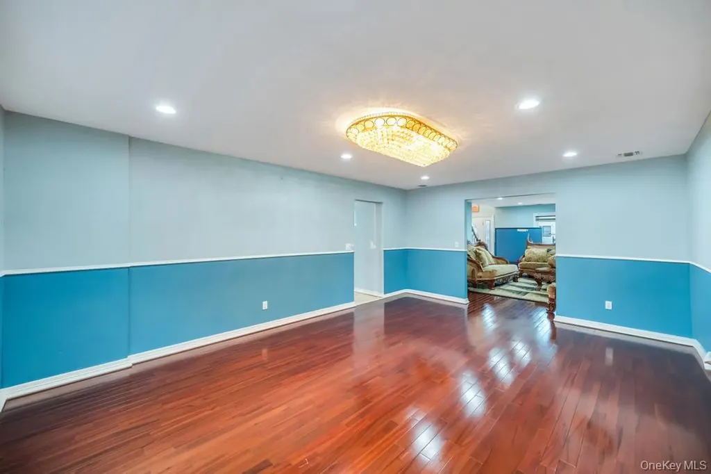 6 Garden Circle Syosset NY 11791