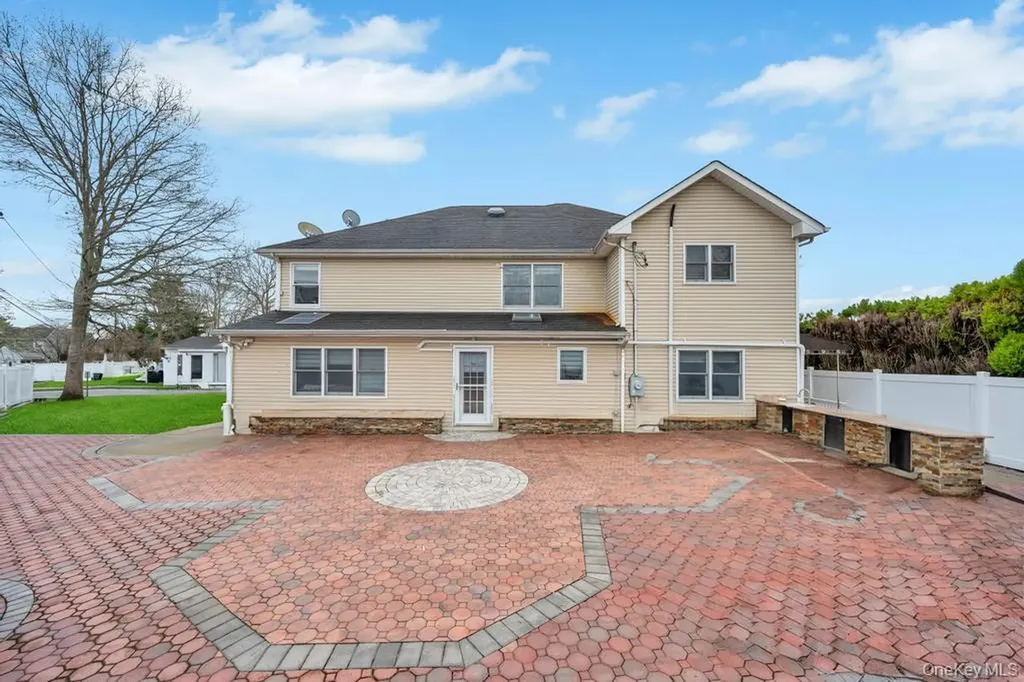 6 Garden Circle Syosset NY 11791