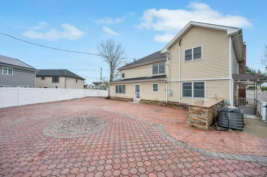 6 Garden Circle Syosset NY 11791