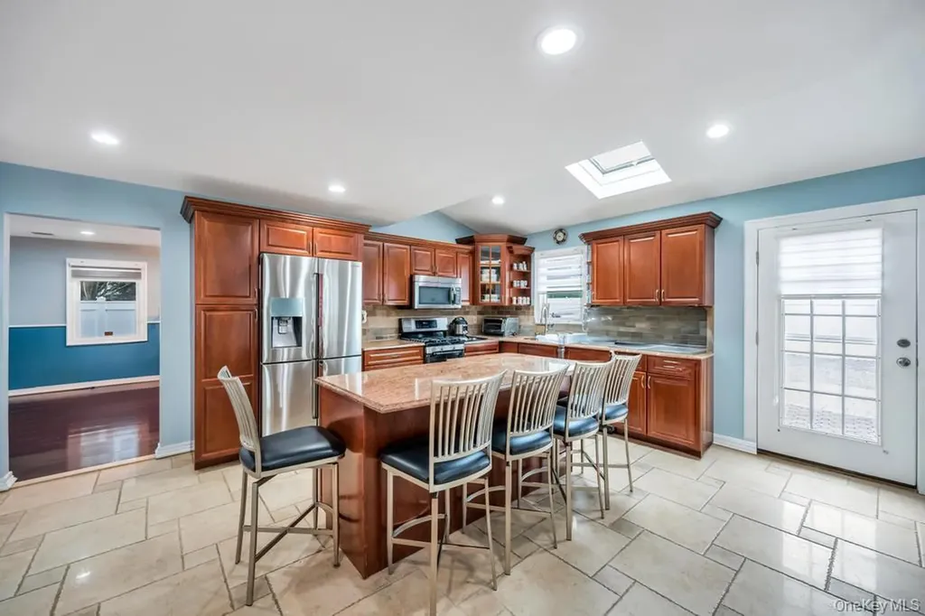 6 Garden Circle Syosset NY 11791