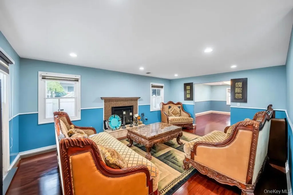 6 Garden Circle Syosset NY 11791