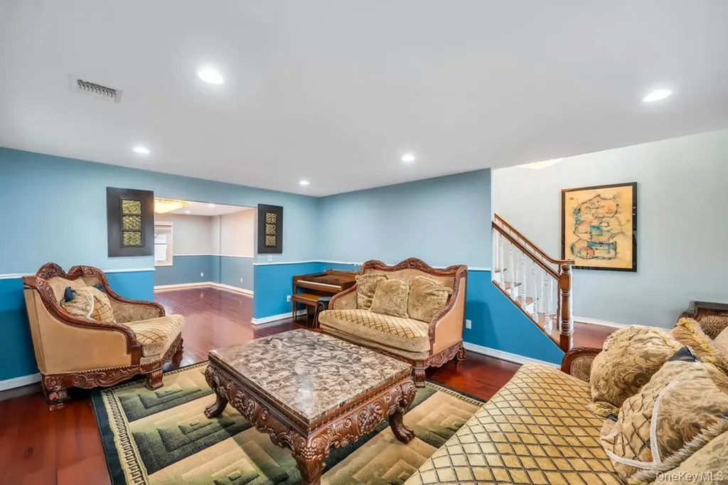 6 Garden Circle Syosset NY 11791