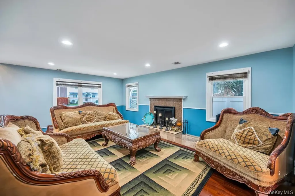 6 Garden Circle Syosset NY 11791