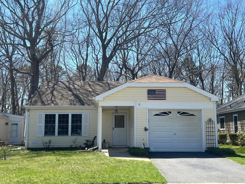 223 Belfast Lane Ridge NY 11961