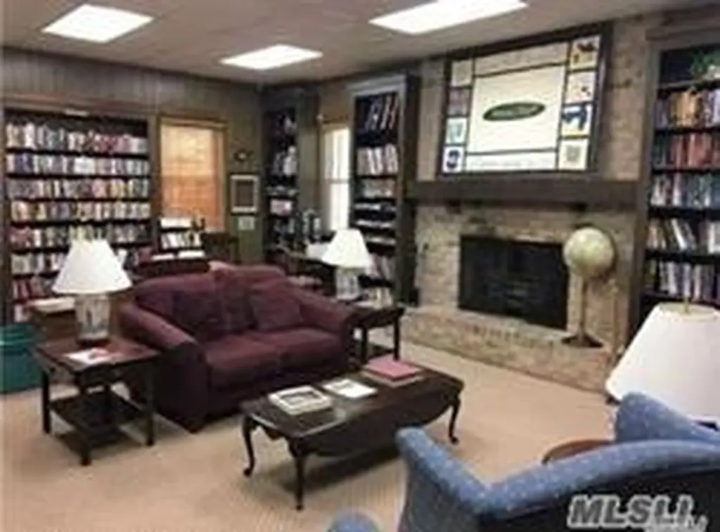 223 Belfast Lane Ridge NY 11961