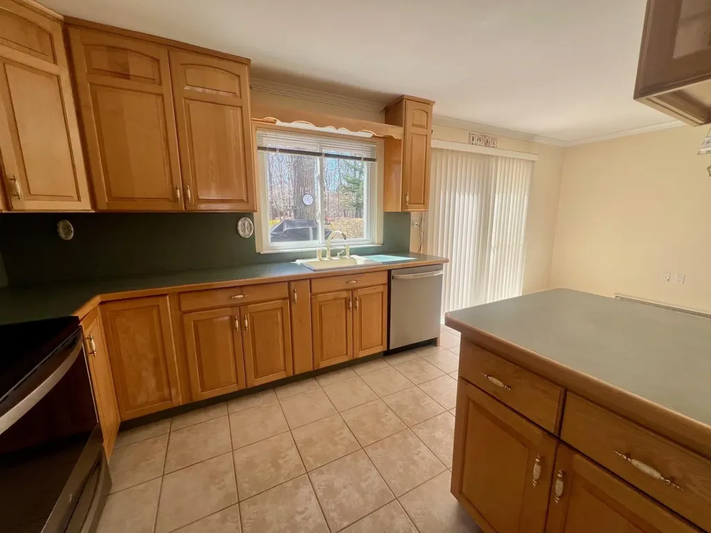 223 Belfast Lane Ridge NY 11961