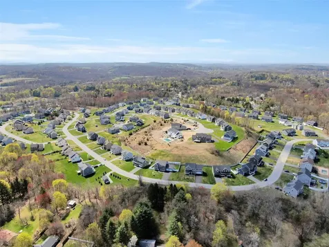 15 Dartmouth Drive Poughkeepsie NY 12603