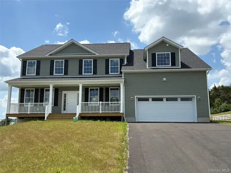 21 Dartmouth Drive Poughkeepsie NY 12603