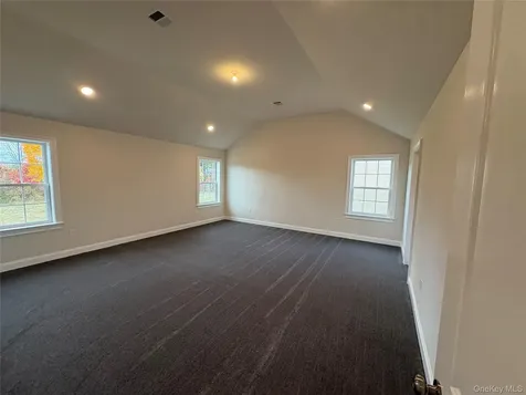 21 Dartmouth Drive Poughkeepsie NY 12603