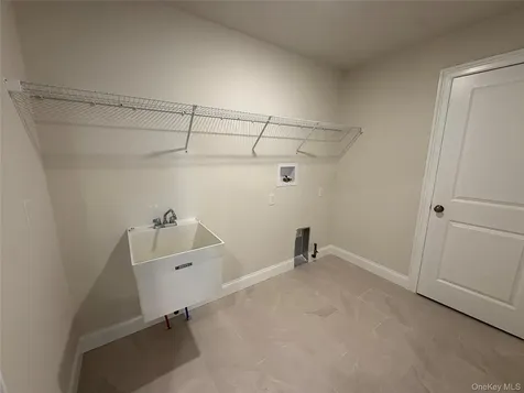 21 Dartmouth Drive Poughkeepsie NY 12603
