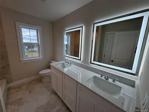 21 Dartmouth Drive Poughkeepsie NY 12603
