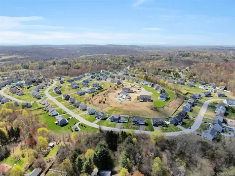 21 Dartmouth Drive Poughkeepsie NY 12603