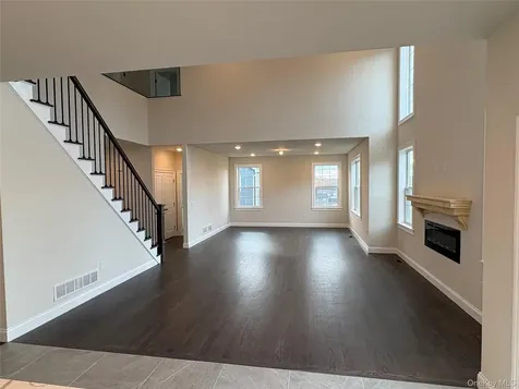 21 Dartmouth Drive Poughkeepsie NY 12603