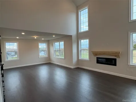 21 Dartmouth Drive Poughkeepsie NY 12603