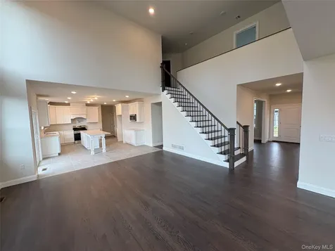 21 Dartmouth Drive Poughkeepsie NY 12603