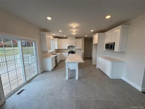 21 Dartmouth Drive Poughkeepsie NY 12603