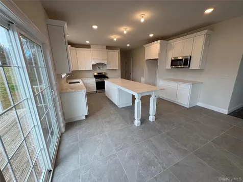 21 Dartmouth Drive Poughkeepsie NY 12603
