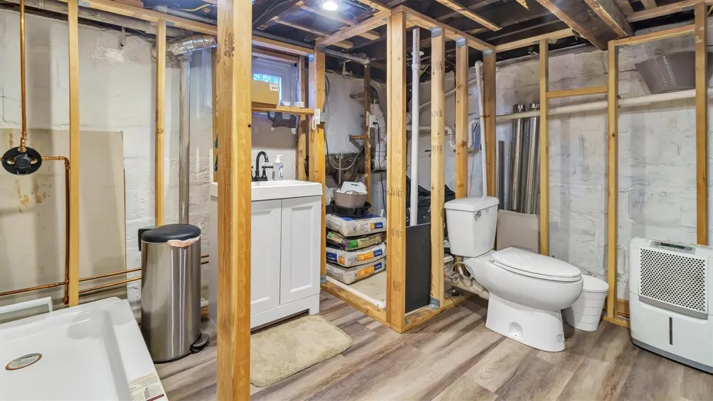 56 Winthrop Street Lynbrook NY 11563