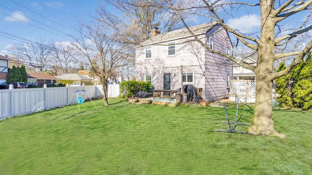 56 Winthrop Street Lynbrook NY 11563