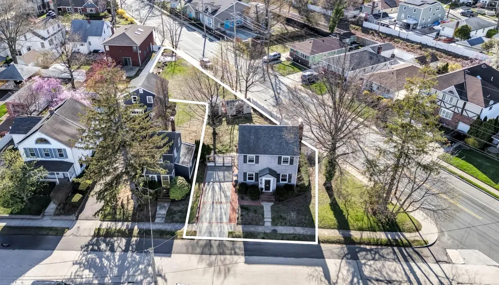 56 Winthrop Street Lynbrook NY 11563