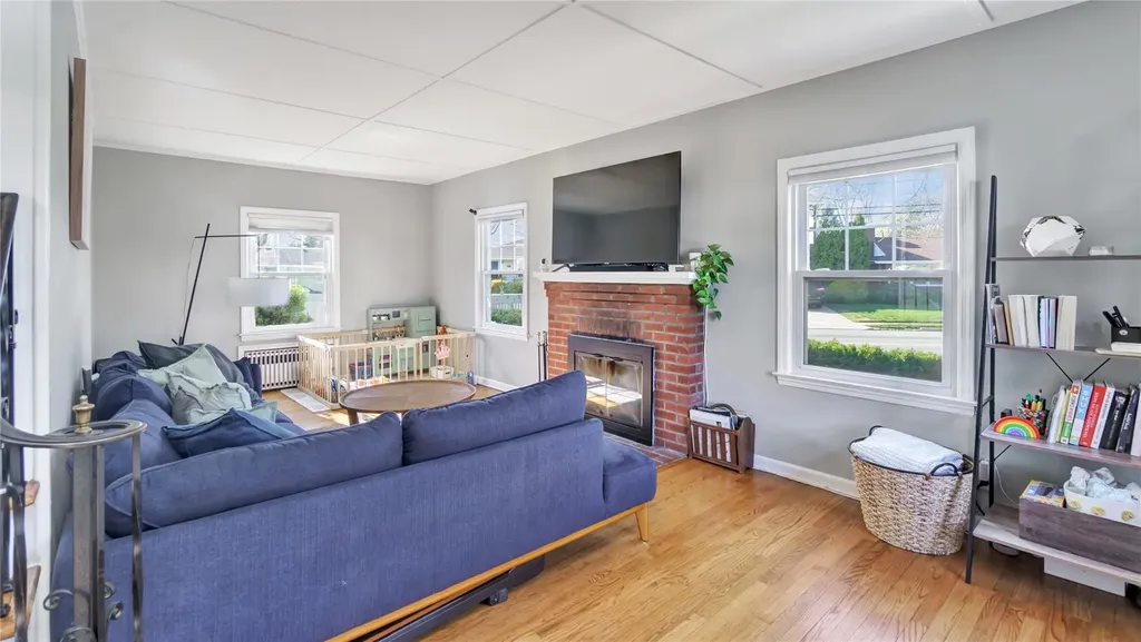 56 Winthrop Street Lynbrook NY 11563