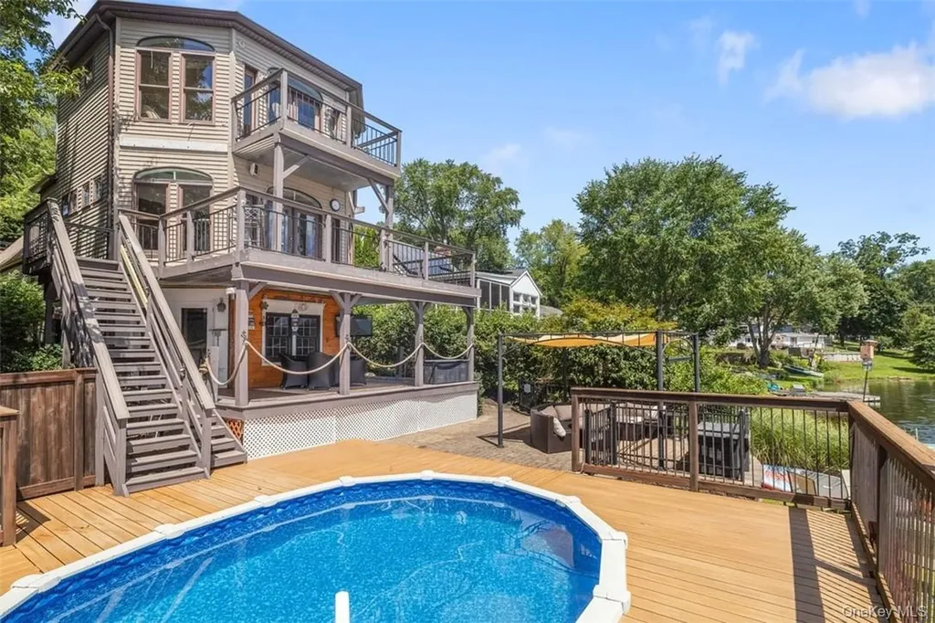 545 Shore Drive New Windsor NY 12553