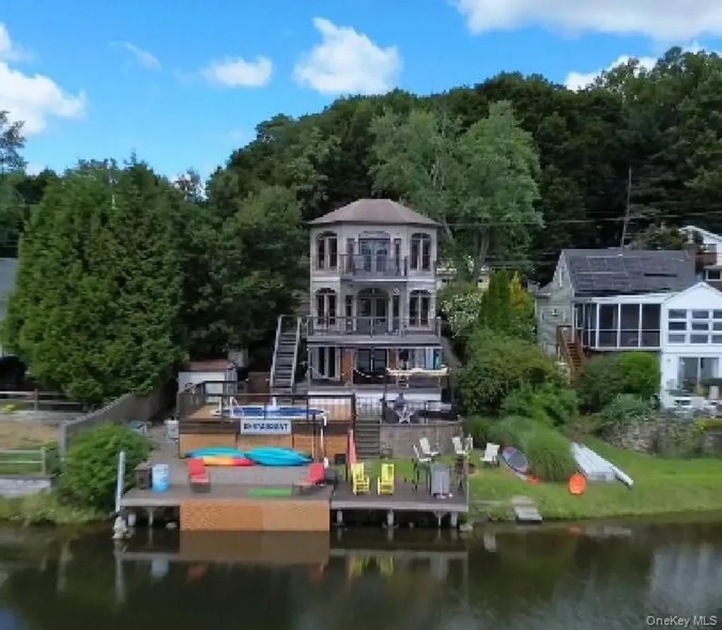 545 Shore Drive New Windsor NY 12553