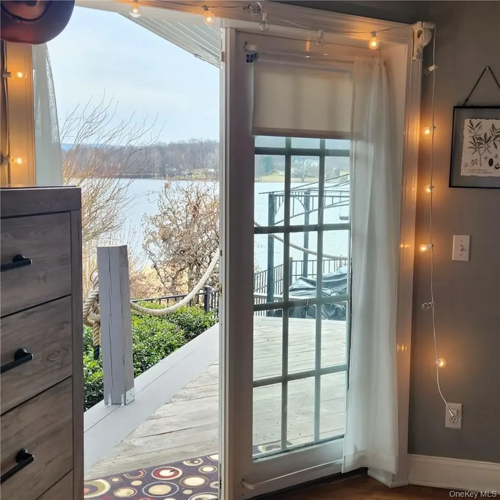 545 Shore Drive New Windsor NY 12553