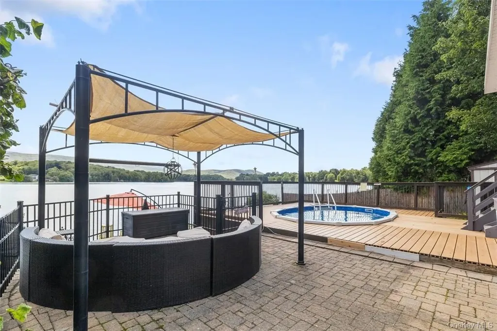 545 Shore Drive New Windsor NY 12553