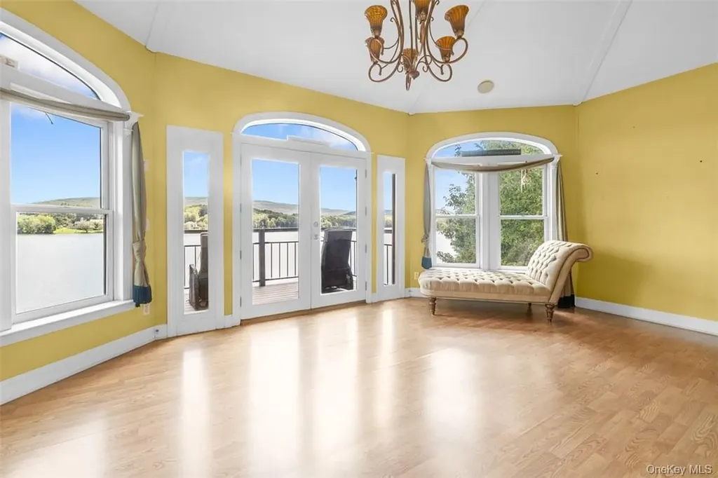 545 Shore Drive New Windsor NY 12553