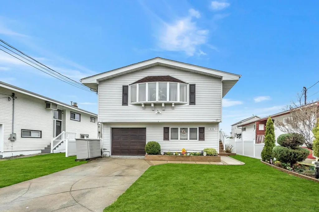 818 S Ocean Avenue Freeport NY 11520