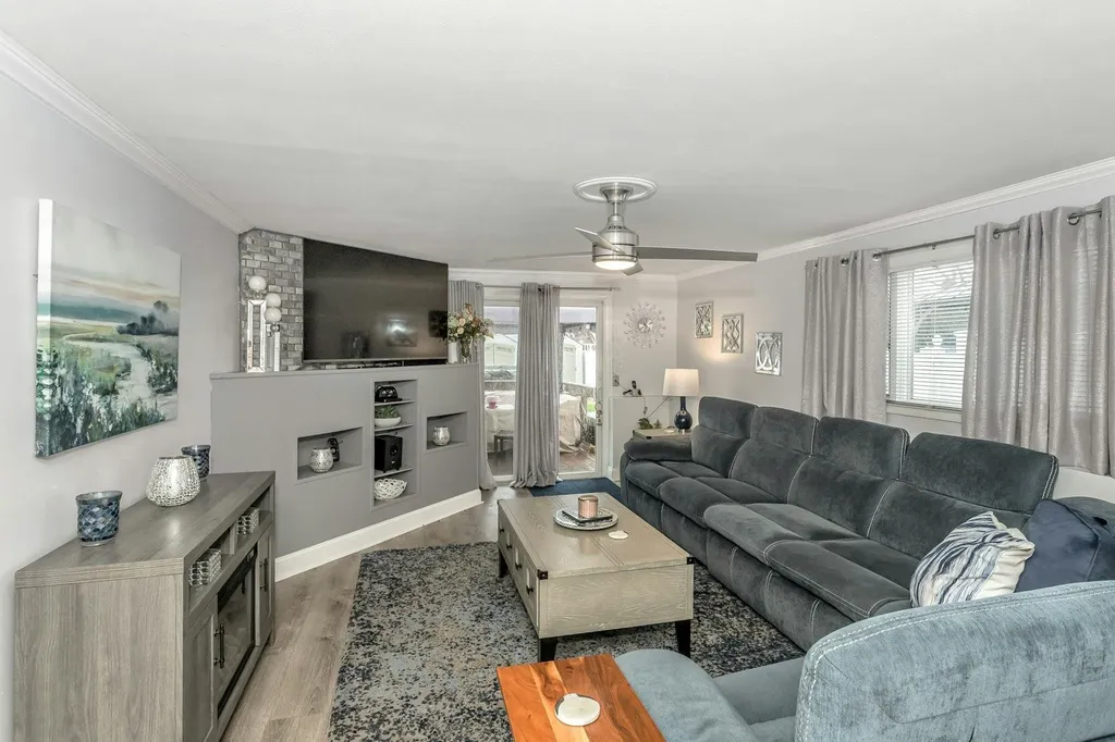 818 S Ocean Avenue Freeport NY 11520