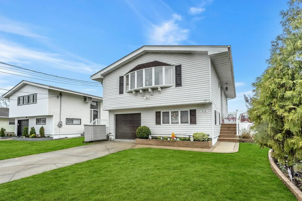 818 S Ocean Avenue Freeport NY 11520