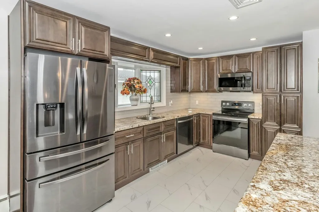 818 S Ocean Avenue Freeport NY 11520