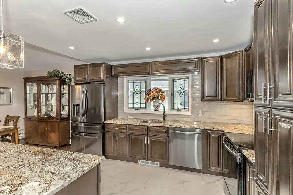 818 S Ocean Avenue Freeport NY 11520