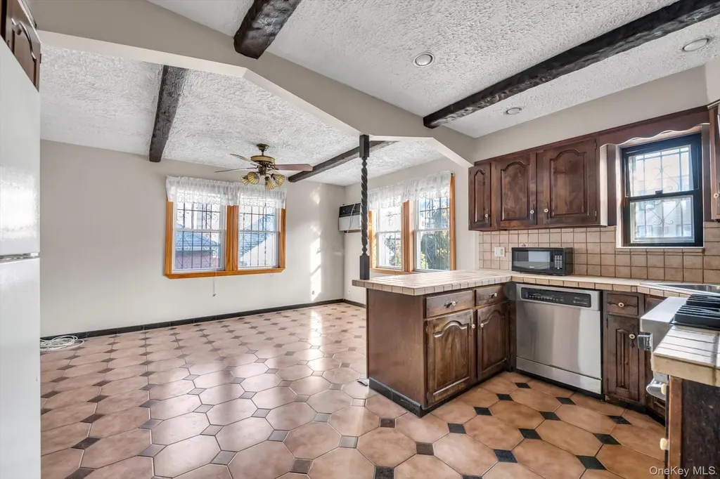 1242 Pawnee Place Bronx NY 10461