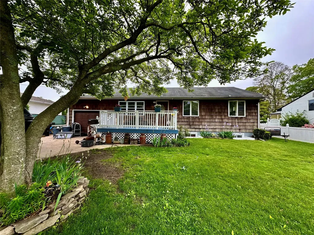 60 Danbury Street Bay Shore NY 11706