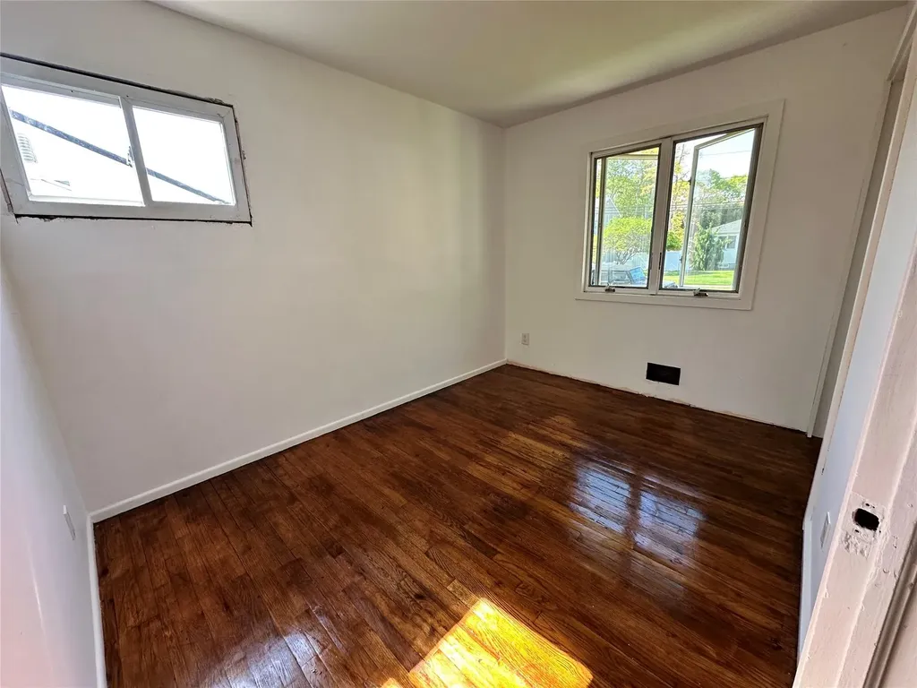 60 Danbury Street Bay Shore NY 11706