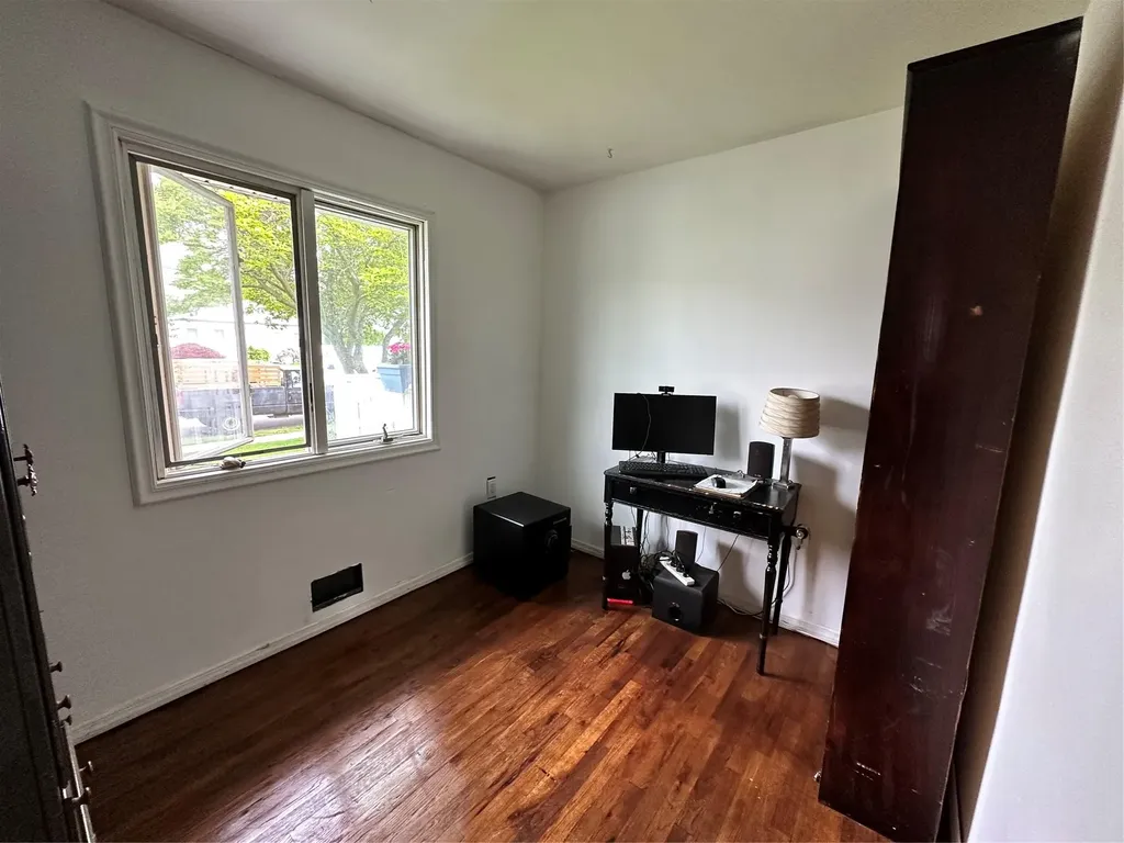 60 Danbury Street Bay Shore NY 11706